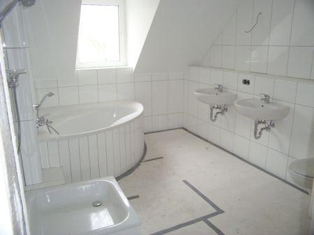 Badezimmer mit Granitfliesen