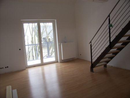 Wohnzimmer mit Balkon