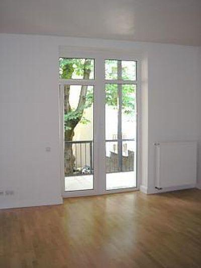 Wohnzimmer mit Balkon