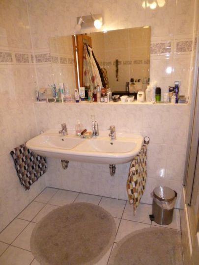 Bad im 1. OG mit Wanne+Dusche